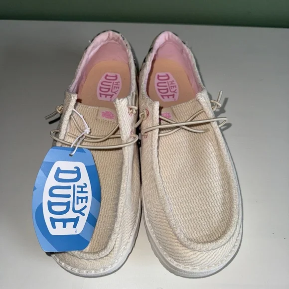 NEW Hey Dude Women’s Wendy Corduroy Leo - Picture 1 of 6